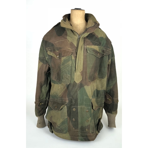 337 - Airborne Forces WW2 1945 dated Denison Paratrooper Smock.  A good near unissued condition example, t... 