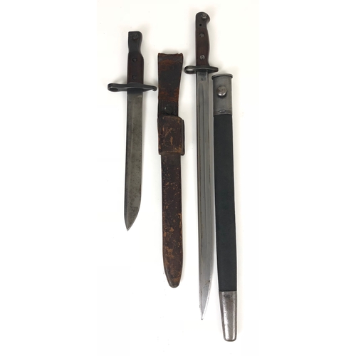 499 - WW1 Canadian Ross Bayonet and 1907 Pattern Bayonet.  Ross M1910 bayonet with unmodified blade housed... 