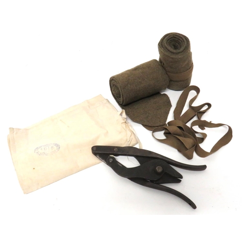 230 - Pair Of WW1 OR's Khaki Puttees
khaki woollen, long, wrap around puttees.  End with khaki securi... 