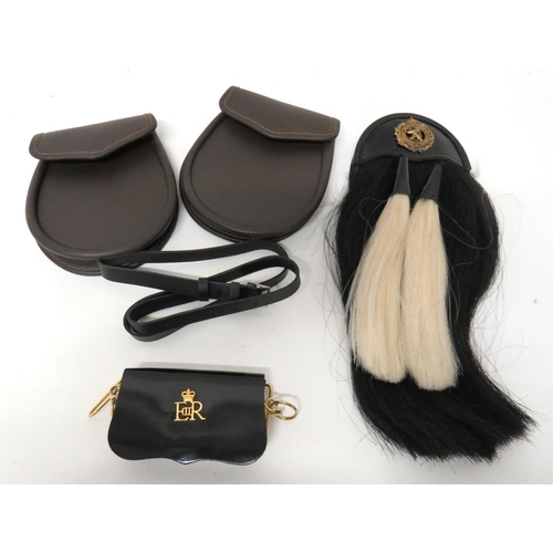 242 - Current Manufacture Cameron Highlanders Of Canada Sporran
black horsehair with two white tassels. &n... 