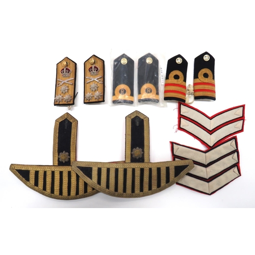 61 - Pair Of Post 1901 Admiral Shoulder Boards
gilt braid faced shoulder straps.  Embroidery Kings c... 