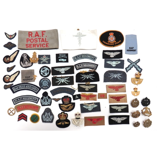 66 - Selection Of Royal Air Force Orientated Badges
cap include embroidery, gilt and white metal, QC RAF ... 