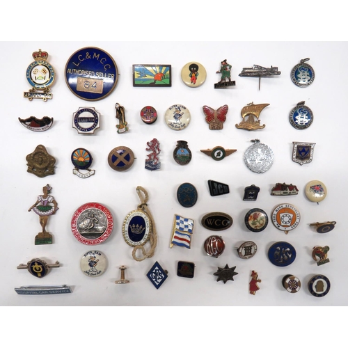 68 - 50 x Various Lapel Badges Including Advertisement And Sport
including celluloid Sifta Sam Salt ... C... 