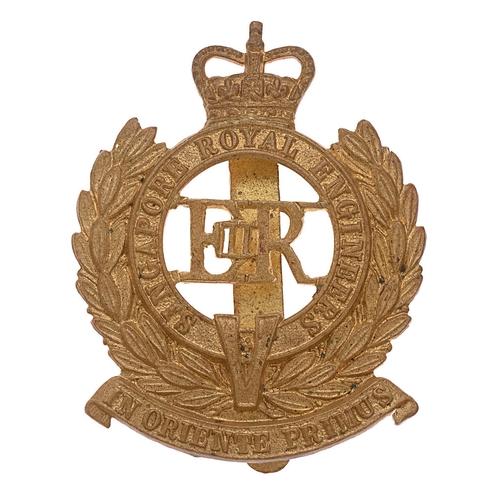 174 - Singapore Royal Engineers EIIR cap badge c. 1953-63 by Gaunt, London.  Good scarce British made die-... 
