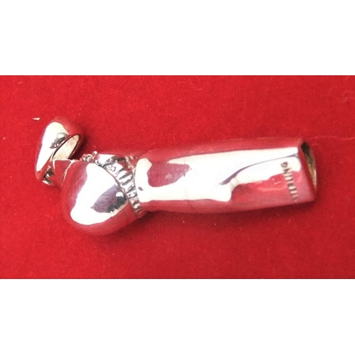 68 - Vintage silver whistle, 12.5 grams, 5 cm

P & P – UK £10+VAT, EU £15+VAT, RoW £25+VAT.