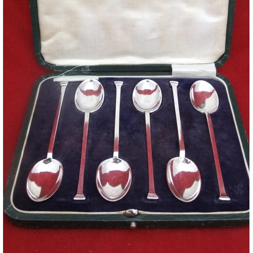 74 - Cased set of Edwardian silver art deco spoons, approx weight approx 66 grams.

Cased set of Edwardia... 