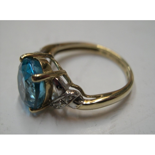 26 - 9ct gold ring set with large semi-prescious blue stone, probably Tourmaline

2.8 grams gross,    siz... 