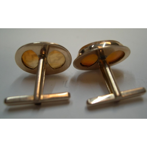 39 - Pair of imported yellow gold (stamped 14 carat) & agate cufflinks, with Arabic/Eygptian script 

8.4... 