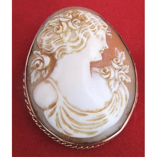 48 - Late Victorian finely carved cameo brooch of head of lady