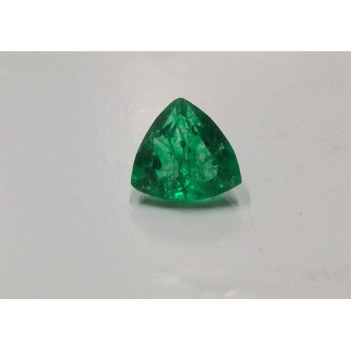 56 - GGL certified (CoA) NATURAL GREEN EMERALD, Trillion cut, 5.9ct