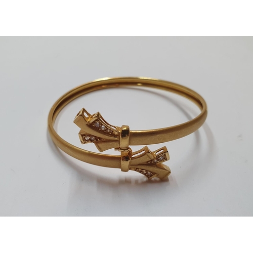 84 - Ladies quality vintage gold coloured costume bracelet (stamped A.V.O) in presentation box