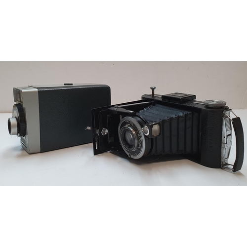 223 - Vintage Brownie movie camera & vintage Kodak camera in case,

Both in very good condition for their ... 