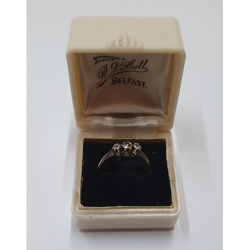 85 - 18ct yellow gold ring with 3 good sized diamonds & in old Belfast jewellers box

Approx 1.9 grams gr... 