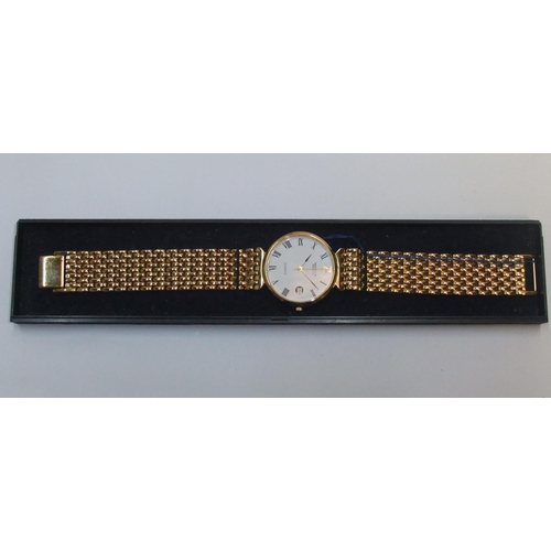 93 - Vintage ladies Warwick Watch Co gold plated with metal strap,

Never worn, still in original box