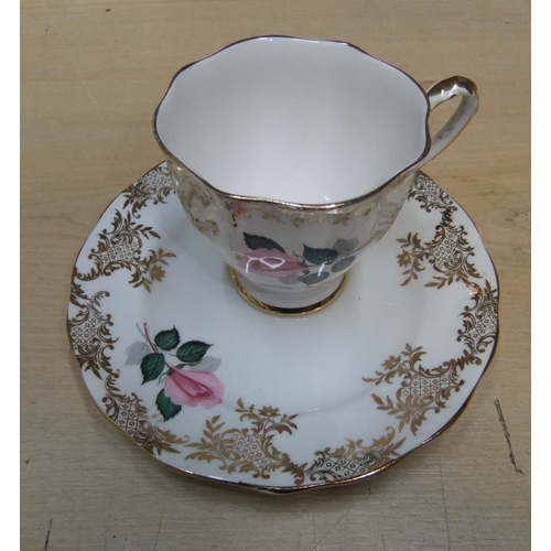 147 - Royal Standard bone china part-service - 13 items