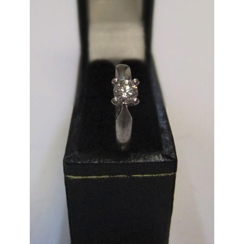 83 - 18ct white gold diamond solitaire ring (approx 0.2ct)

Approx 3.1 grams gross,         size I