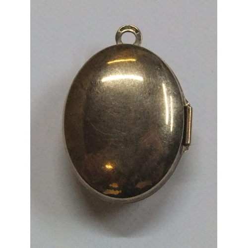 54 - 9ct bi-coloured gold ladies locket

approx 1.5 grams