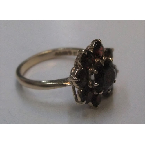 89 - 9ct yellow gold, garnet flower ring

Approx 4.3 grams gross,             size P