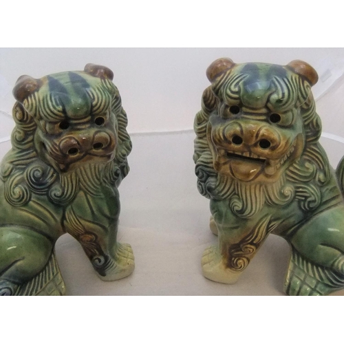 165 - Pair of large unmarked, Chinese ceramic Dogs of fo

22 x 23cm