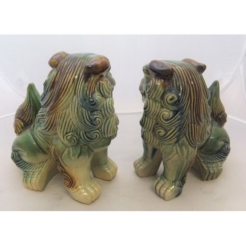 165 - Pair of large unmarked, Chinese ceramic Dogs of fo

22 x 23cm