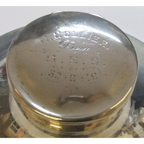 120 - Antique silver inkwell 1919 with filled base

16 cm in diameter of base,          780 grams gross