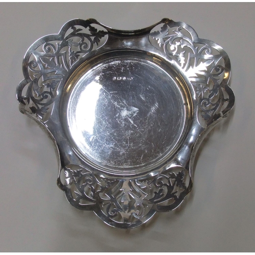 121 - Art Nouveau style pierced silver dish by Fattorini & Son, Birmingham

15 cm across,            110 g... 