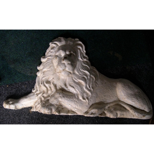 207 - Victorian cast metal, large pair, Lion & Unicorn, both painted in white.

50 x 64 cm.

Provenance - ... 