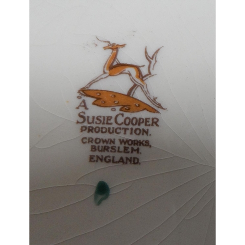 56 - 5 Susie Cooper plates, 23cm in diameter (5),