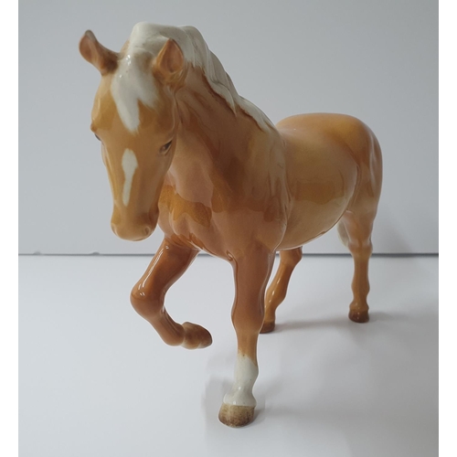 58 - Beswick tan & white palamino horse,

23 cm long

Very good condition