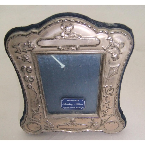 87 - Small silver fronted photo frame

12 x 11 cm