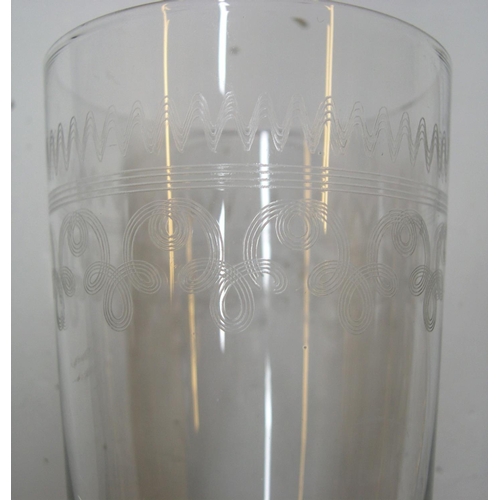 64 - 13 Fine quality delicate Victorian etched glass beekers, 7 matching,

Mostly approx 11 cm high

All ... 