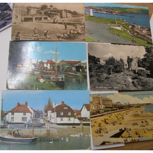 89 - Approx 170 20thC postcards, both used and unused B&W & colour examples