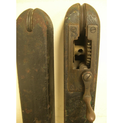 77 - Vintage pair of cast metal tennis net posts,

both measure 130 cm high,

Believed to be in full work... 