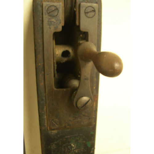 77 - Vintage pair of cast metal tennis net posts,

both measure 130 cm high,

Believed to be in full work... 