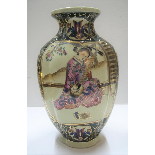 33 - 4 items of 20thC Chinese ceramics, various sizes, all in good condition