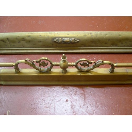 104 - 2 antique brass fenders, one, extendable

1 is 120cm in length, the other 161 cm