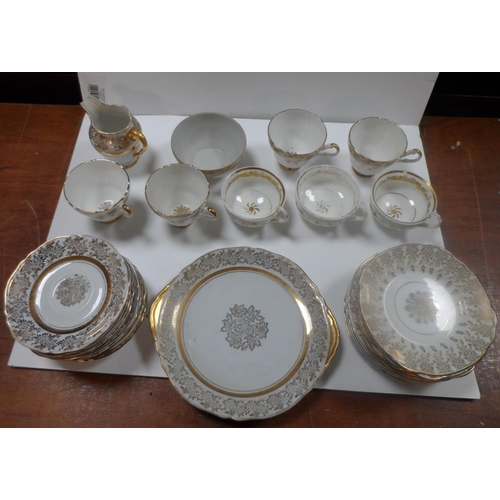 24 - Quantity of antique china dinner service by Imperial (40)