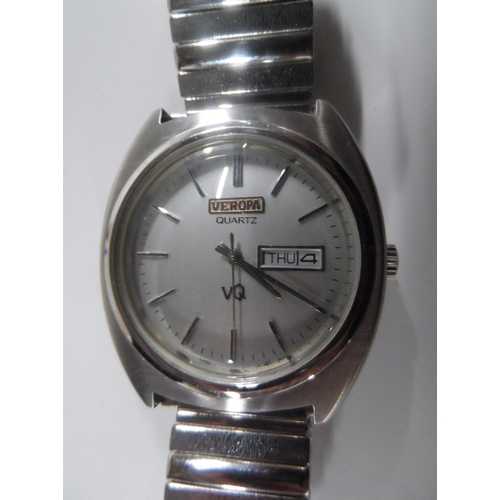 50 - Veropa quartz gents watch with metal elasticated strap

Appears to be in working order