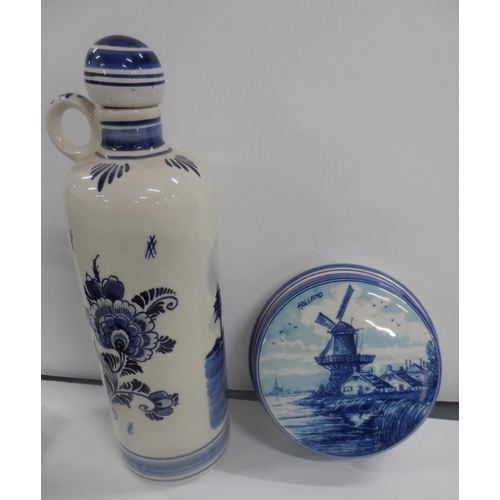 85 - Various later 20thC delft items (5),

all appear in good condition