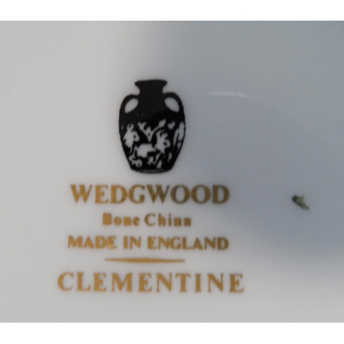 154 - Small collection of Wedgewood (Clementine & Ice Rose) together with a Royal Worcester oval dish and ... 