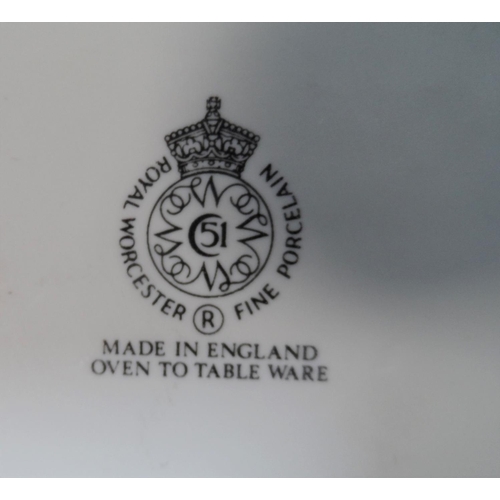 154 - Small collection of Wedgewood (Clementine & Ice Rose) together with a Royal Worcester oval dish and ... 