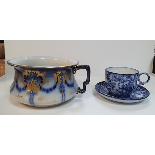 173 - Collection of 4 items to include Crown Ducal blushed nature pceramic plant pot, a lustre crackle vas... 