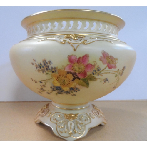 176 - Royal Worcester blush Fern Pot, decorated with wild summer flowers, circa 1912, shape number 166, he... 