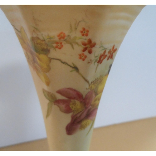 178 - Royal Worcester blush spill vase decorated with wild summer flowers, circa 1895, height 23 cm,

Appe... 