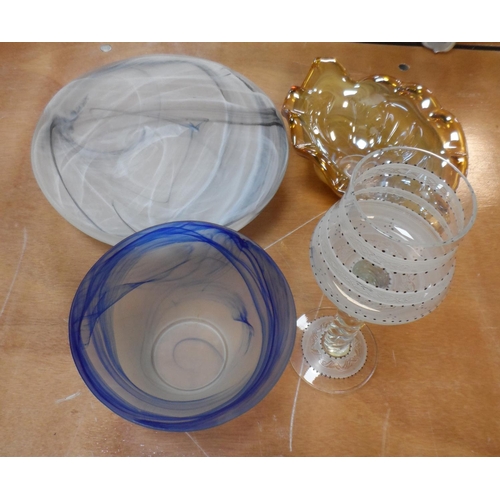201 - 4 quality unmarked glassware to include a Murano fruit bowl, 2 quality bowls & a wine glass (4),

Al... 