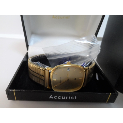 212 - Boxed gents Accurist wristwatch together with a similar Sekonda example (2)