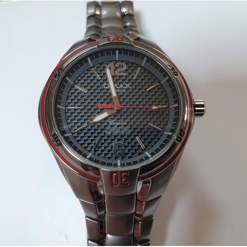 213 - Collection of 3 wristwatches including a gents Dmax Crystal quartz (3)