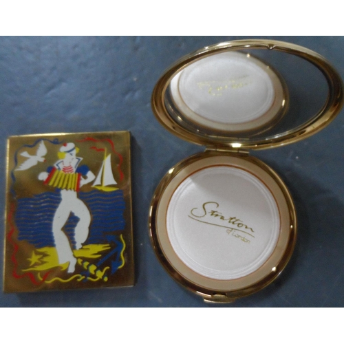 11 - Large quantity of vintage ladies compacts to include examples by Straton, Coty & Clinique (Qty)