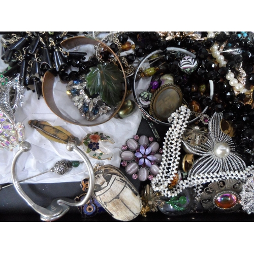 67 - Large quantity of vintage jewellery complete with case (Qty)