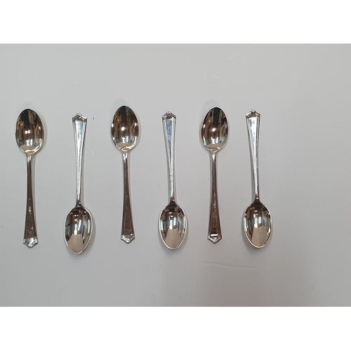 64 - Antique set of 6 silver sugar spoons in classical stylish form, 75 grams